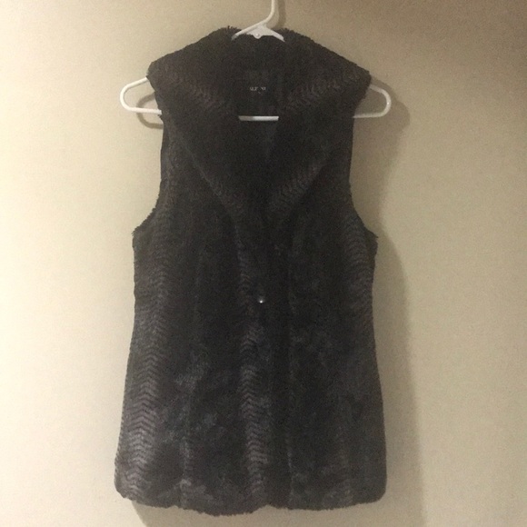Alfani Jackets & Blazers - ❄️Gorgeous Alfani Faux-Fur Vest❄️‎